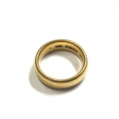 A heavy 22ct wedding band, approx weight 12.77 grams. Approx size P.