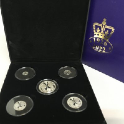 A 1926-2022 silver Elizabeth II coin set. Postage category B