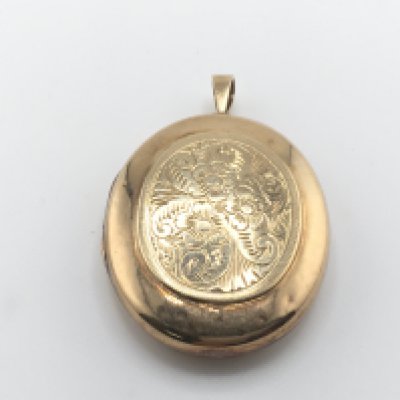 9ct gold locket. 13.5g and approximately 37mm size. Postage A
