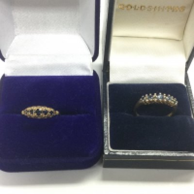 Two 9ct gold rings set with sapphires, approx 3.2g. Shipping category A.