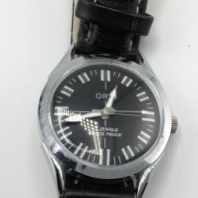 A vintage Oris 17 jewels black dial manual wind watch. Running. 36mm case. Postage B