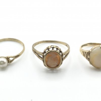 Three 9ct gold rings two set with cameos. 4.5g total. Postage A