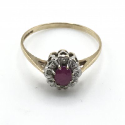 A 9ct gold ring set with ruby. Size approximately Q and 1.5g