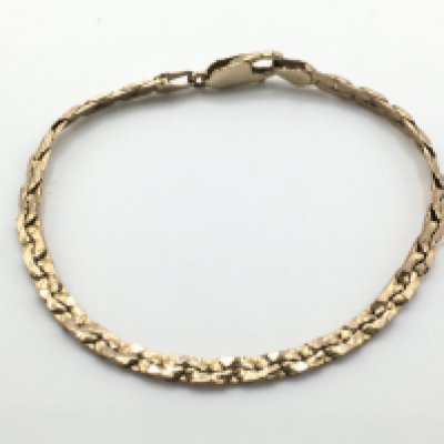 A 9ct gold bracelet. 7.60g Postage A