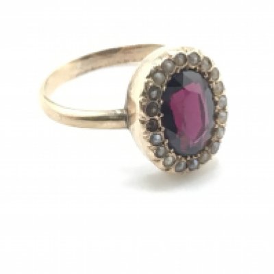 A 9ct gold ring set with garnet 2.7g and size P Postage A