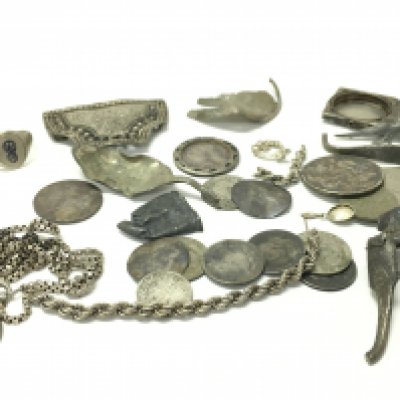 A collection of scrap silver, 123g. Postage category a