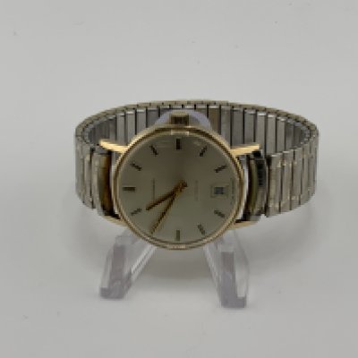 A Vintage 9ct gold Garrard automatic wristwatch with engraving to reverse. (A)