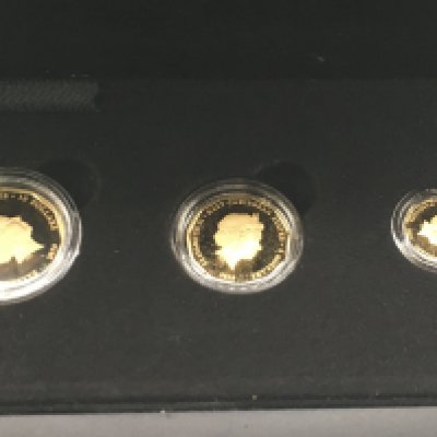 50th anniversary of moon landing three coin gold proof set including full half and quarter sovereign. Postage B