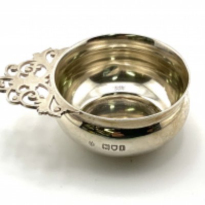 A small hallmarked silver , marks for London 1906. (A)