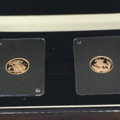Two half Sovereign in presentation box. Postage B