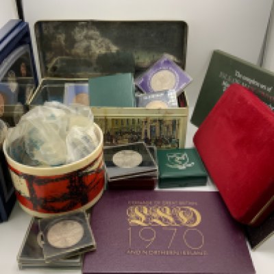 A large collection of commemorative circulated and uncirculated coinage. (D)