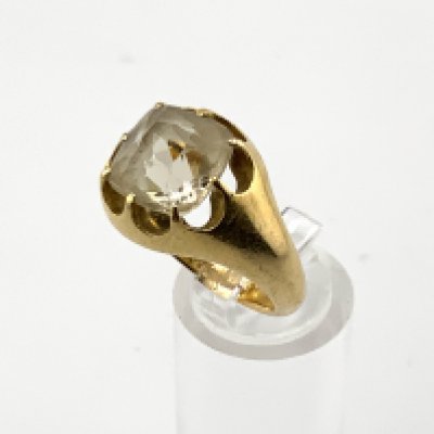 A large pale citrine signet ring, 12.75g (A)