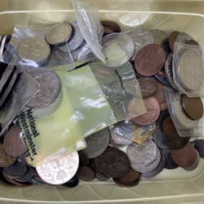 A mixed collection of vintage coinage. (A)