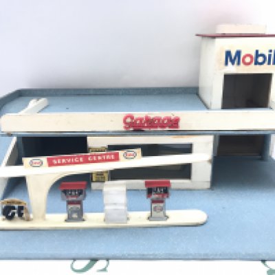 A Vintage Mobil Garage. Boxed Burago Cars And Other Oddments. No Reserve.(2).