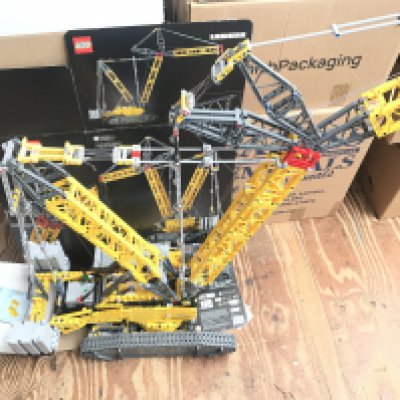 A Lego liebherr Crawler Crane LR 13000 #42146. With Box And Manual. This Lot Cannot Be Posted In House.(2).