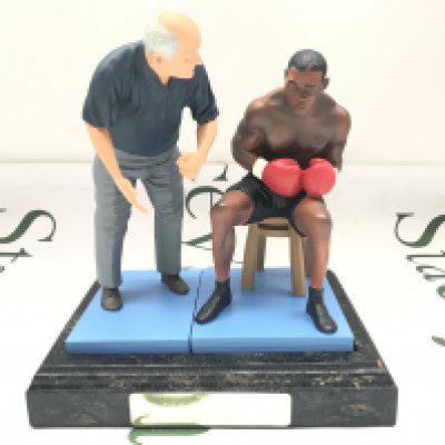 2 Endurance Art Of Sport Boxing Figures.Gus Damato And Mike Tyson.