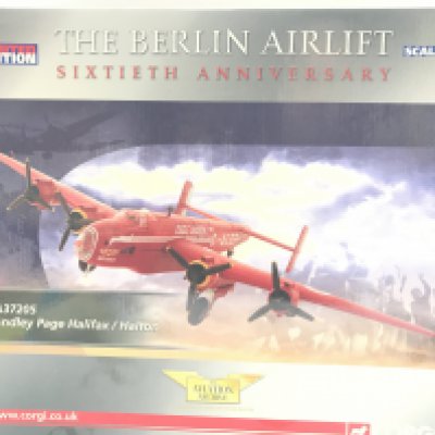A Boxed Corgi Aviation Archive Handley Page Halifax/Halton 1/72 Scale #AA372205. No Reserve.