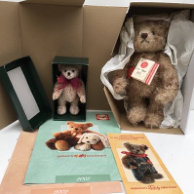 Two boxed Herman Teddy Bears. Includes boxed 2002 minature (15cms) and UK bear 2010 (30cms) a windup musical bear. limited edition no.20 of 300. No reserve (2)