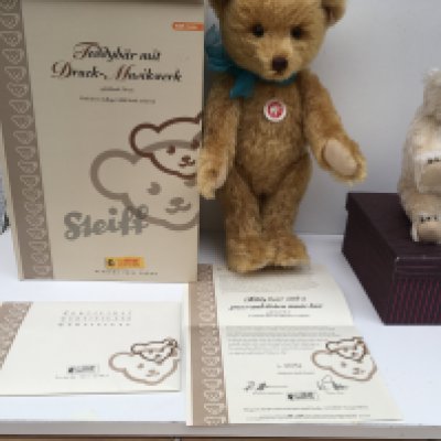 Two boxed Steiff toys featuring a gold blond Teddy bear 38cms with a press me music box and a white Polar bear. The teddy bear is no.751 of 3000. Certicate included. No reserve. (2)