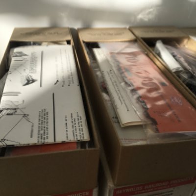 5x boxed O gauge model railway wagons kits by Reynolds Railway Products features 3x 40ft box cars and 2x 40ft Refrigerator cars. No reserve