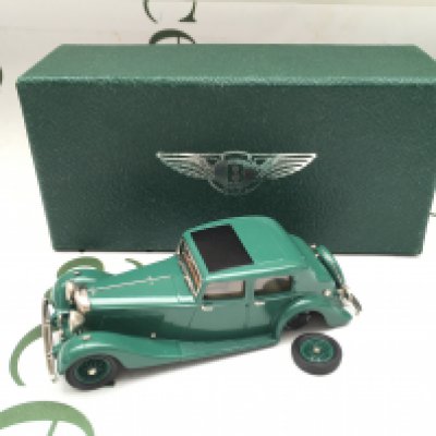 A Boxed Lansdowne Models 1937 Bentley. Damaged Wheel.