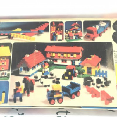 A Boxed Vintage Lego Basic Set 8. No Reserve.