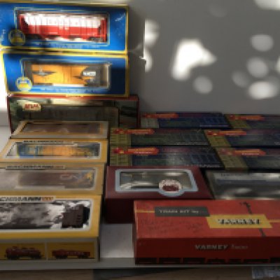 A collection of boxed HO gauge Wagons and box cars by various manufacturers including Bachmann..Roundhouse and others. No reserve