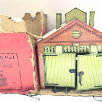 A Boxed 0 Gauge Hornby Engine Shed. Box Is Very Worn. No Reserve.