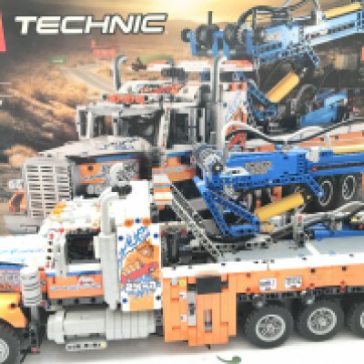 A Lego Heavy-Duty Tow Truck With Box And Manual. #42128.(2).