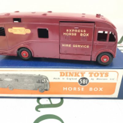 A Boxed Dinky Horse Box #581 And A Big Bedford Lorry #922. No Reserve.