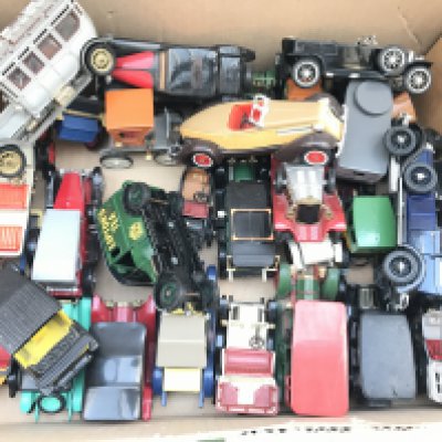 A Box Containing Mostly Loose Matchbox Models Of Yesteryear. No Reserve.