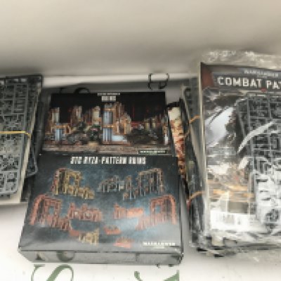 A Collection Of Warhammer Model Kits And Magazines. No Reserve.