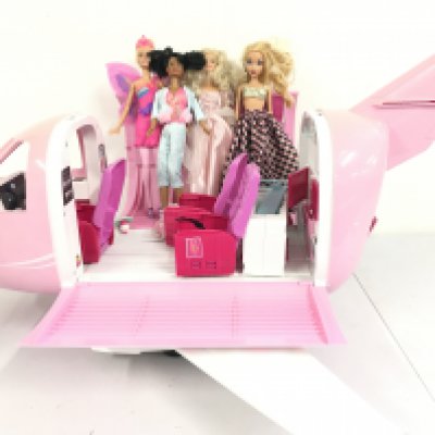 A Barbie Dream Plane (Parts Missing) And 4 Dolls. No Reserve.