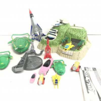 A Small Collection Of Loose modern Thunderbirds Toys No Reserve.
