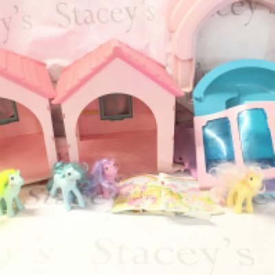 A Collection of G1 My Little Pony&#2013265941s And Playsets. Ideal For Spare Parts Etc.(2). No Reserve.