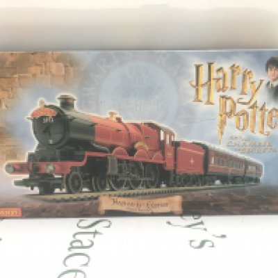 A Boxed Hornby 00 Gauge Harry Potter Hogwarts Express. No Reserve.