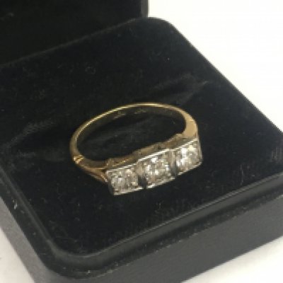An 18ct gold 1920s Approx 0-75ct three stone diamond ring. Size K. Total weight 3.3G. Postage category A