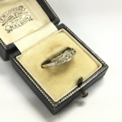 A five stone graduating 18ct gold and platinum diamond ring, approx size O. Approx weight 2.1 grams.
