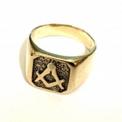 A 9ct gold gents diamond ring with Masonic symbols. 12.84g, Size Y.5 (A)