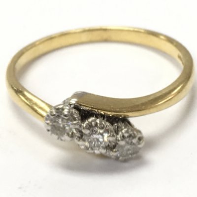 18ct gold 3 stone diamond ring , size S . 3.6g Postage category A