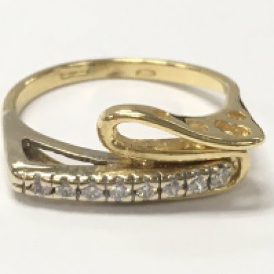 An 18ct gold diamond twist ring ,4g . Size N. Postage category A