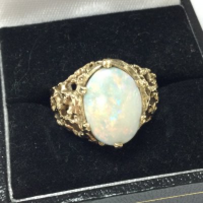 A 9ct gold opal ring, 4g total weight . Size N/O. Postage category A