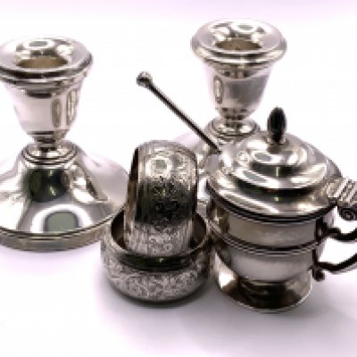 A small collection of silver items. (A)