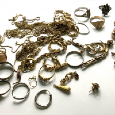 A mixed lot of 9ct/18ct, silver and yellow metal jewellery etc. (A) total weight approximately 60.06g.