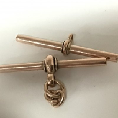 Two 9carat gold Watch chain fastening bars weight 4,5g