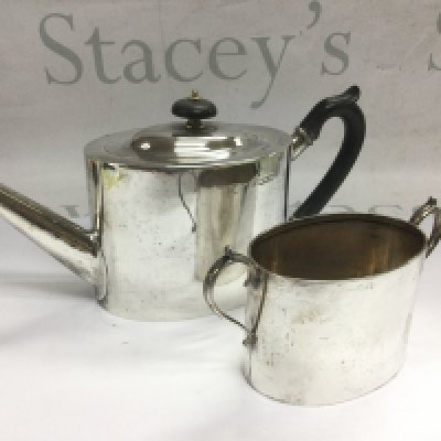 A silver teapot and sugar bowl, London hallmarks (2). Shipping category B.