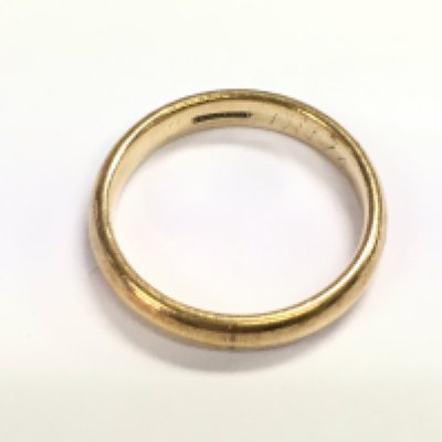 A gold wedding band. Size R 1/2 and 4.68g Postage A