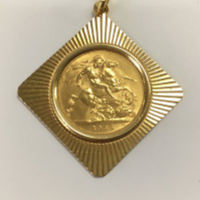 A 1966 sovereign in pendant. 13.50gPostage A