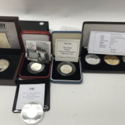 A Collection of assorted silver coins including a several d day commemorative coins. Postage B