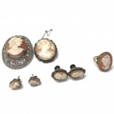 A collection of assorted cameo jewellery including a 9ct gold ring 3.38g